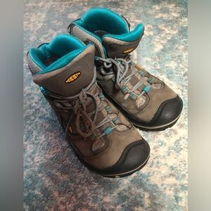 Keen 9.5 womens hiking boots gray turquoise